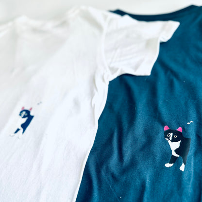 桜猫イラストのTシャツ